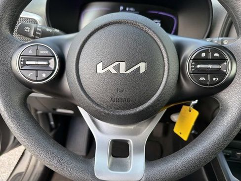 Used 2025 Kia Soul LX w/ LX Technology Package FWD image 22