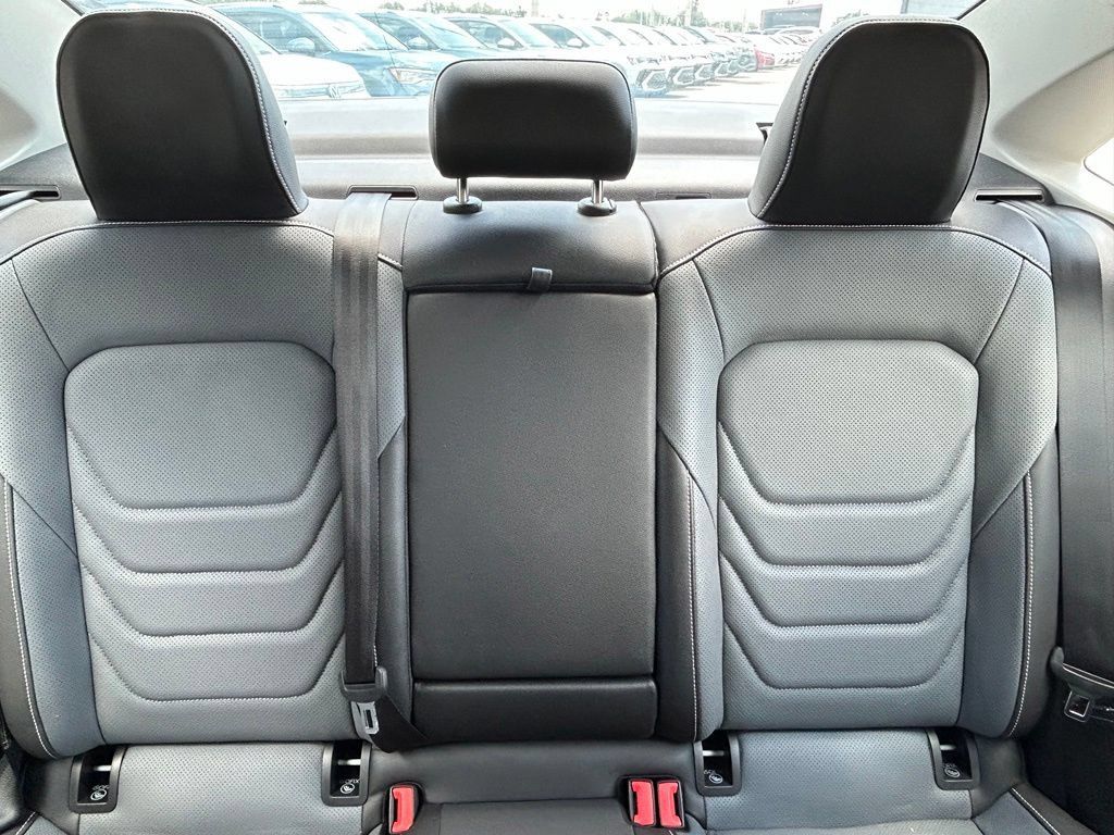 Certified 2025 Volkswagen Jetta SEL FWD image 25
