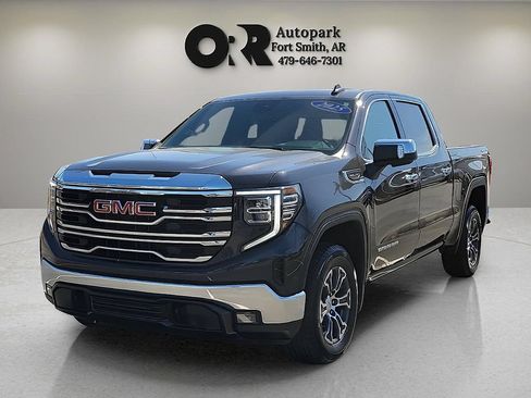 Used 2025 GMC Sierra 1500 SLT AWD/4WD image 2