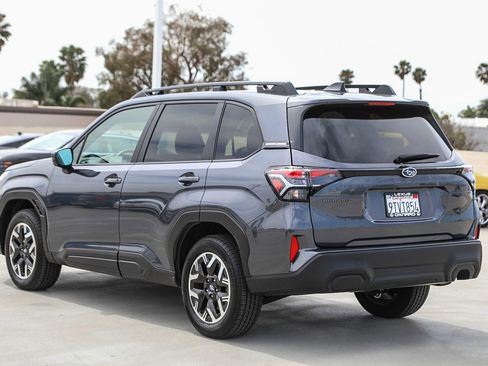 Used 2025 Subaru Forester Premium w/ Convenience Package #1 image 5