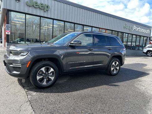 Used 2023 Jeep Grand Cherokee 4WD 4xe image 11