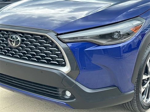 Certified 2022 Toyota Corolla Cross XLE image 4