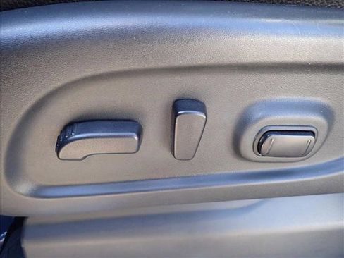 Used 2020 Nissan Titan SL w/ Moonroof Package image 13