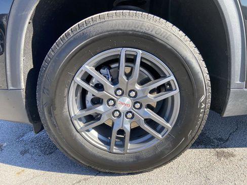 Used 2025 GMC Acadia Elevation image 25