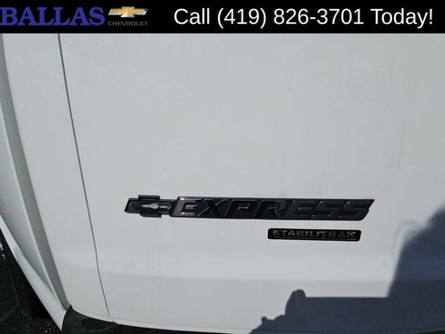 Used 2014 Chevrolet Express 2500 RWD image 32