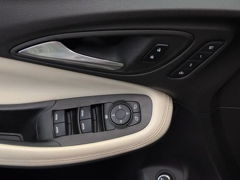 Used 2024 Buick Encore GX Avenir w/ Avenir Convenience Package FWD image 18