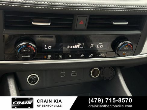 Used 2023 Nissan Rogue SV FWD image 17