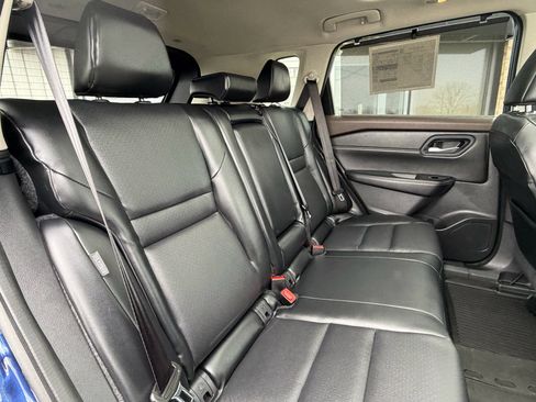 Used 2022 Nissan Rogue SV w/ SV Premium Package image 23