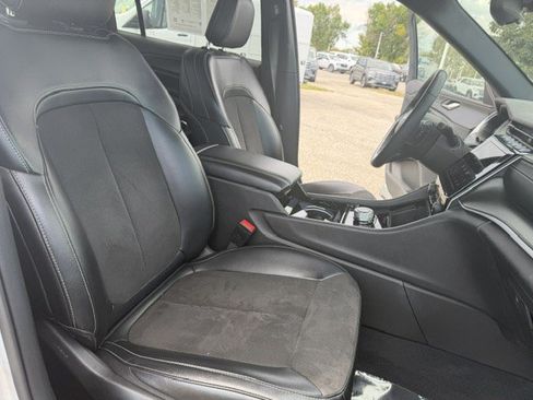 Used 2023 Jeep Grand Cherokee L Laredo AWD/4WD image 37
