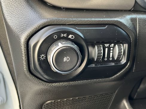 Used 2022 Jeep Wrangler Unlimited Sport image 19