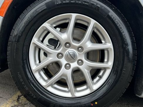 Used 2024 Chrysler Pacifica Touring-L FWD image 34