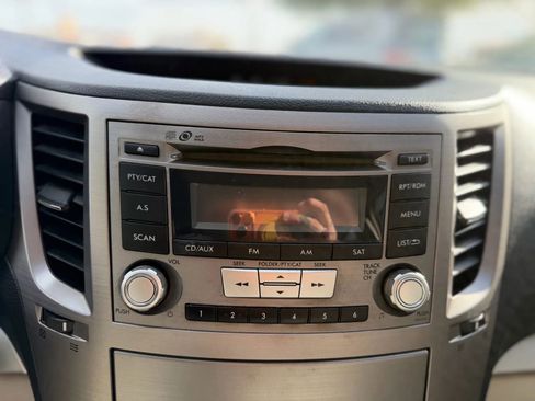 Used 2013 Subaru Legacy 2.5i Premium w/ All-Weather Pkg image 20