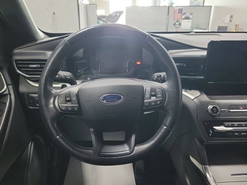 Used 2020 Ford Explorer XLT w/ Equipment Group 202A RWD image 32