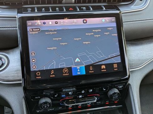 Certified 2023 Jeep Grand Cherokee Limited w/ Luxury Tech Group II AWD/4WD image 25