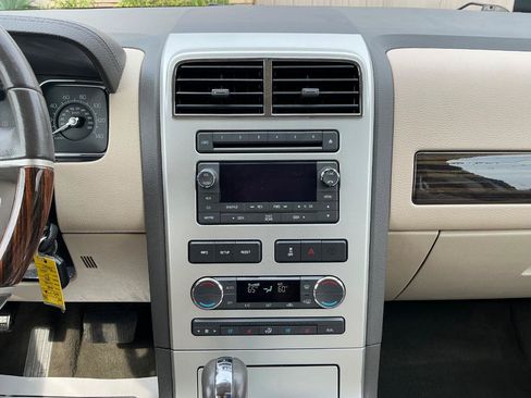 Used 2010 Lincoln MKX AWD image 20