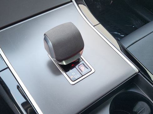 Certified 2024 Land Rover Range Rover Velar Dynamic SE image 20