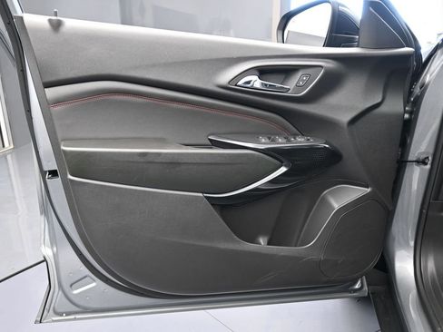 Used 2024 Chevrolet Trax RS w/ Sunroof Package image 29