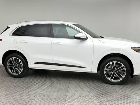 Used 2025 Audi Q5 Premium w/ Convenience Package AWD/4WD image 9