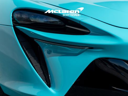 Used 2024 McLaren Artura RWD image 18