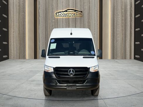 Used 2025 Mercedes-Benz Sprinter 2500 image 2