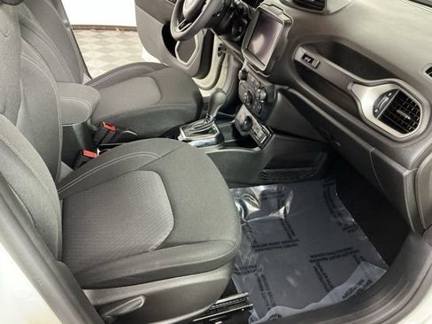 Used 2021 Jeep Renegade Latitude AWD/4WD image 14