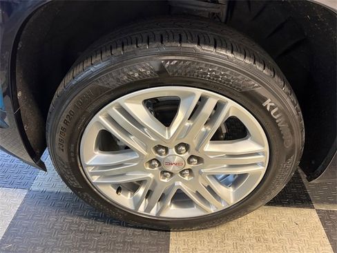 Used 2021 GMC Acadia Denali w/ Denali Technology Package image 9