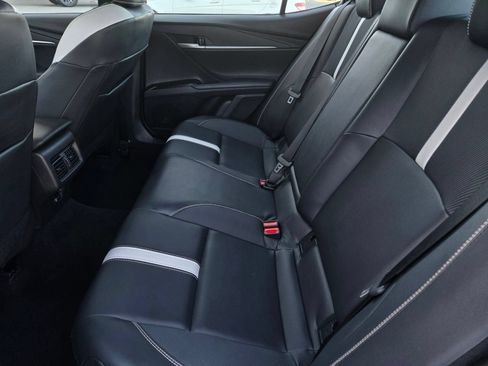 Used 2025 Toyota Camry SE FWD image 9