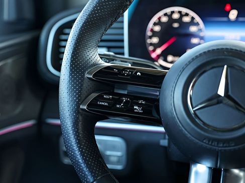 Used 2025 Mercedes-Benz GLS 450 4MATIC image 27