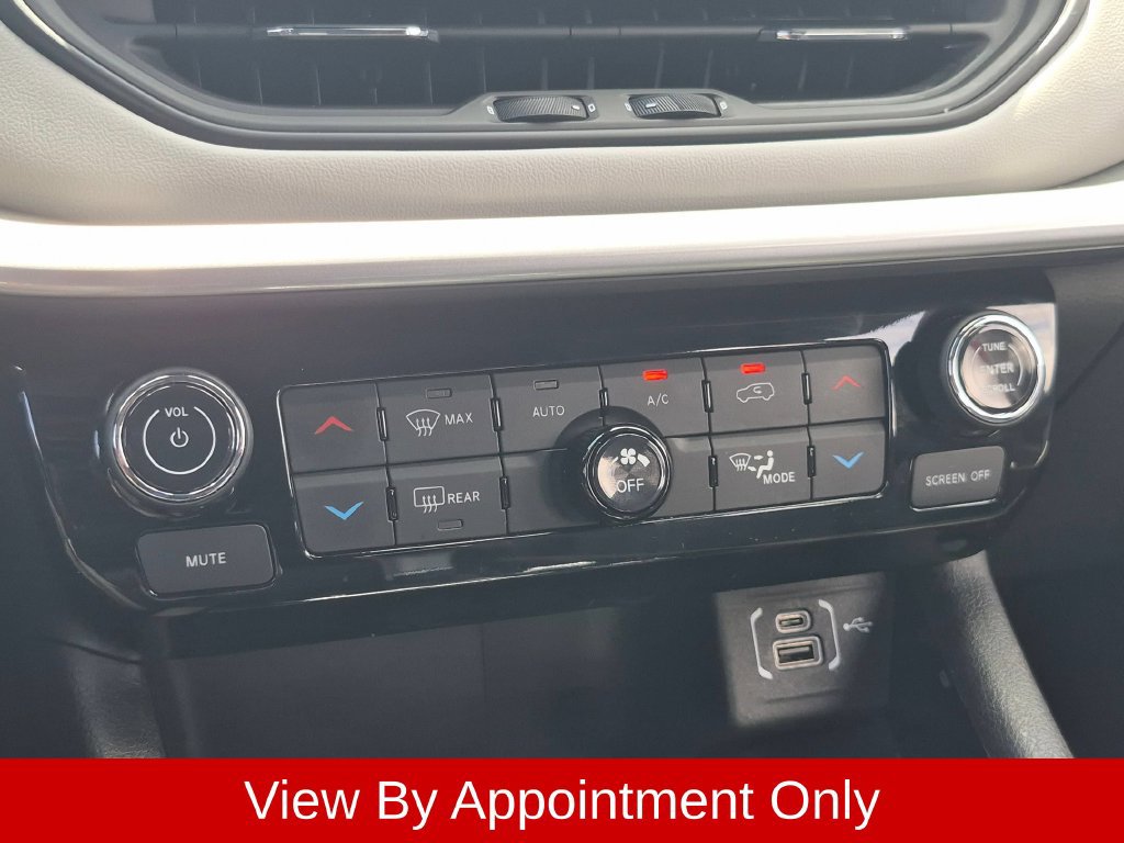 Used 2025 Jeep Compass Limited AWD/4WD image 17
