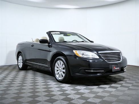 Used 2013 Chrysler 200 Touring image 1