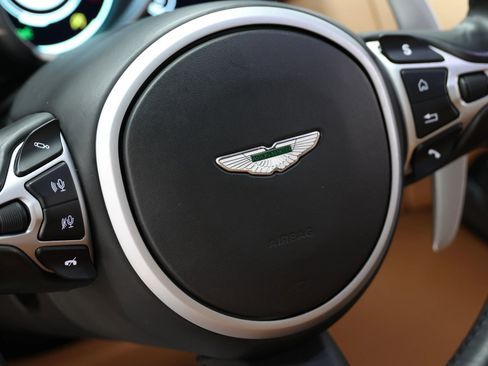 Used 2019 Aston Martin V8 Vantage Coupe RWD image 26