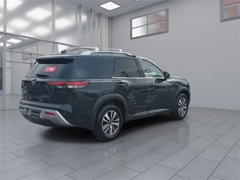 Certified 2023 Nissan Pathfinder SL w/ Black Appearance Package image 8