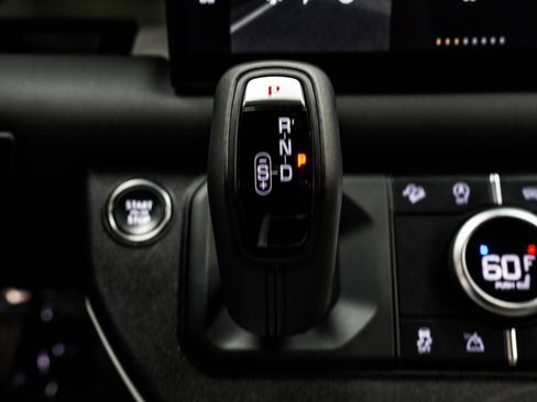 Used 2025 Land Rover Defender 110 S image 27
