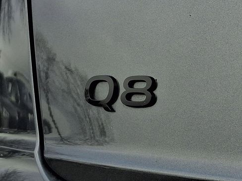Used 2025 Audi Q8 Prestige w/ Prestige Package image 33