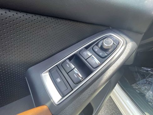 Used 2024 Subaru Ascent Touring AWD/4WD image 13