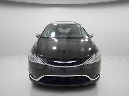 Used 2017 Chrysler Pacifica Limited w/ UConnect Theater Package image 8