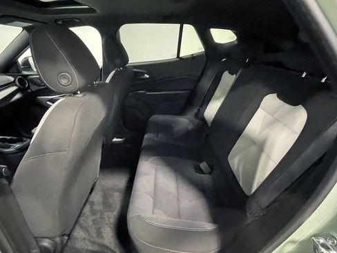 Used 2024 Chevrolet Trax RS w/ Sunroof Package image 16