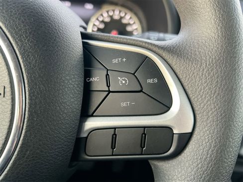 Used 2023 Jeep Renegade Latitude image 25