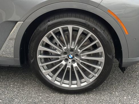 Used 2025 BMW X7 xDrive40i w/ Premium Package image 11