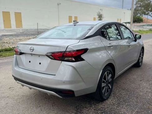 Used 2025 Nissan Versa SV image 5