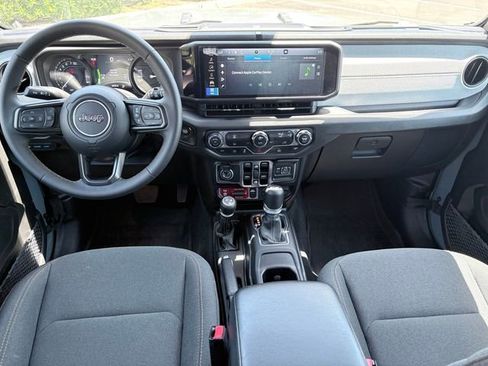 Used 2024 Jeep Wrangler Unlimited AWD/4WD image 10