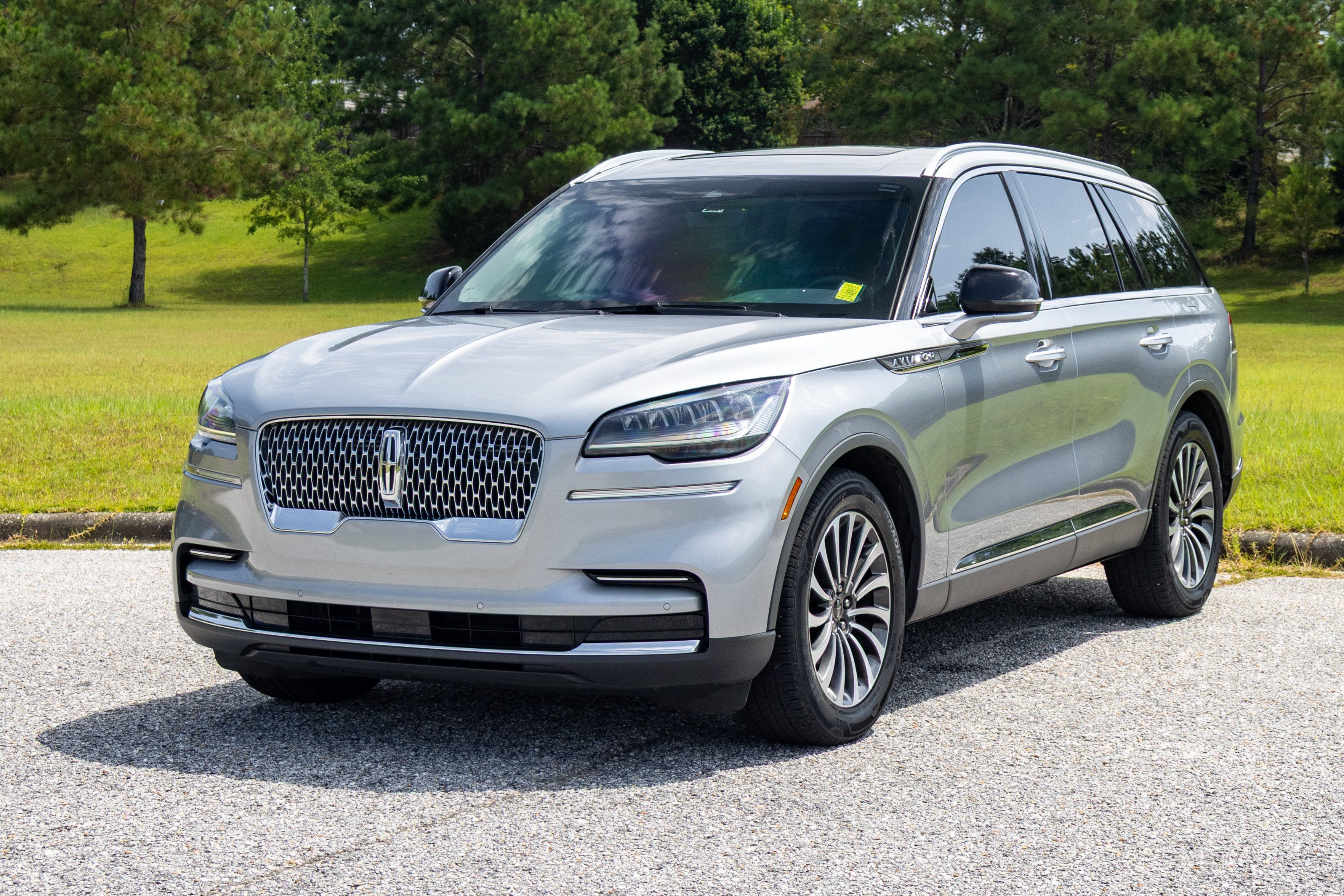 Used 2023 Lincoln Aviator 2WD w/ Premium Package image 3