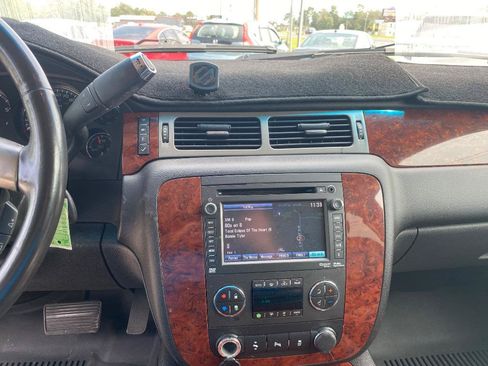 Used 2013 Chevrolet Suburban LTZ RWD image 28