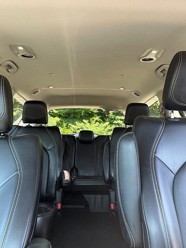 Used 2023 Chrysler Pacifica Touring-L FWD image 12