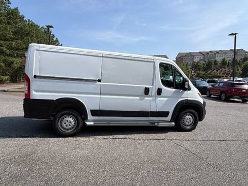 Used 2025 RAM ProMaster 2500 w/ U-Haul Equipment Group FWD image 9