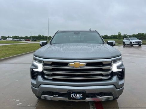 Used 2025 Chevrolet Silverado 1500 High Country AWD/4WD image 2