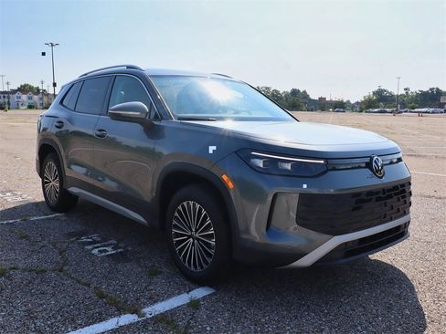 New 2025 Volkswagen Tiguan S image 7