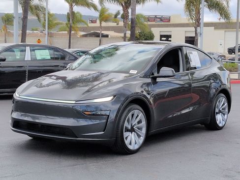 Used 2026 Tesla Model Y AWD image 5
