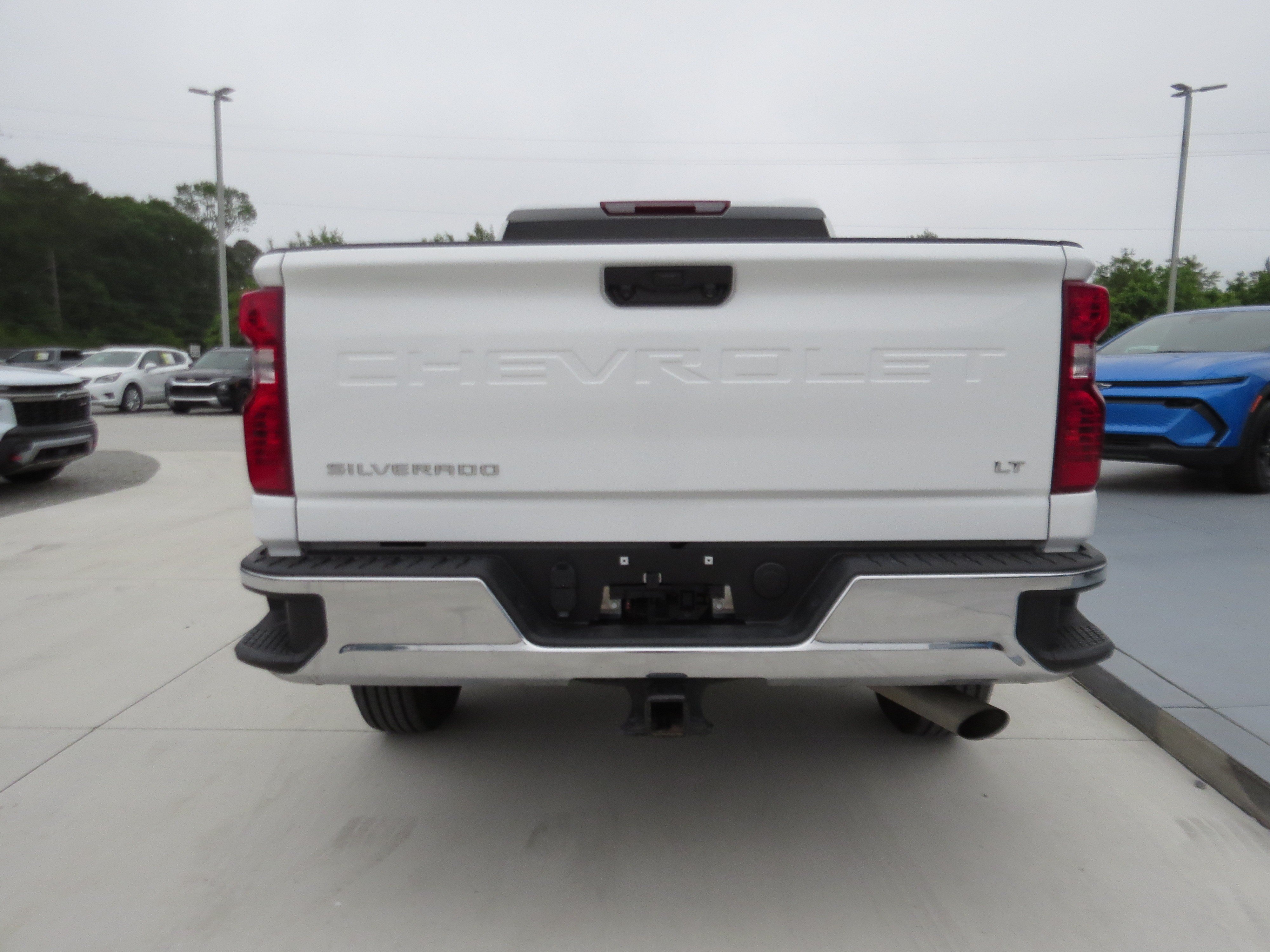 Used 2025 Chevrolet Silverado 2500 LT w/ Convenience Package AWD/4WD image 4