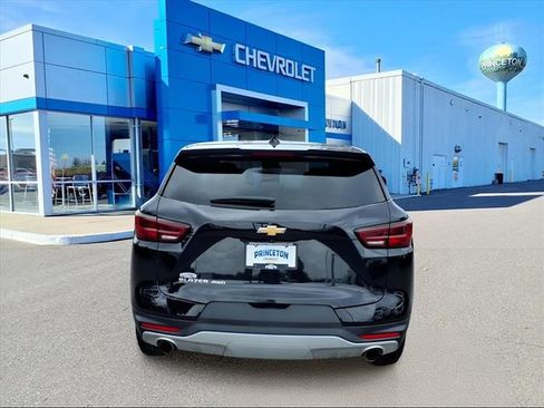 Used 2025 Chevrolet Blazer LT image 4
